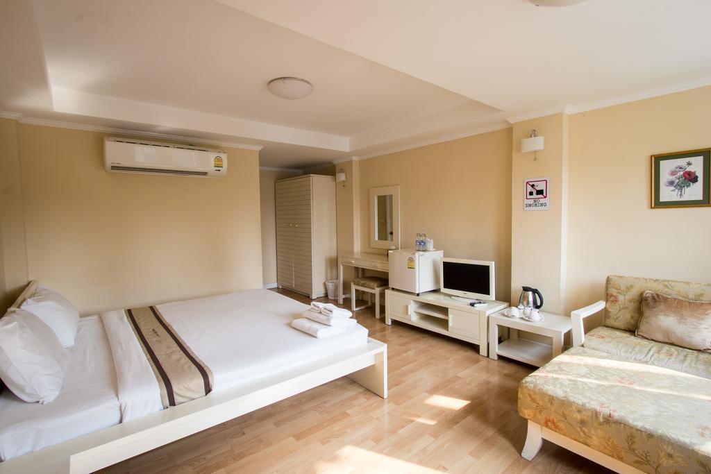 Triple Palms House Hotel Chiang Mai Exterior photo
